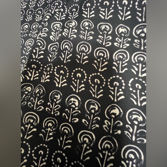 LIZ BAKER ESSENTIALS CLASSIC BUTTON UP POLYESTER BLOUSE. BLACK PATTERNED SIZE 16 - Picture 3 of 9